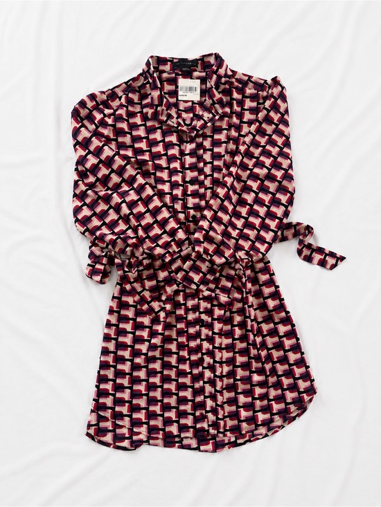Sanctuary Dresses & Skirts - Sanctuary Pink and Black Geometric Mini Dress with tie